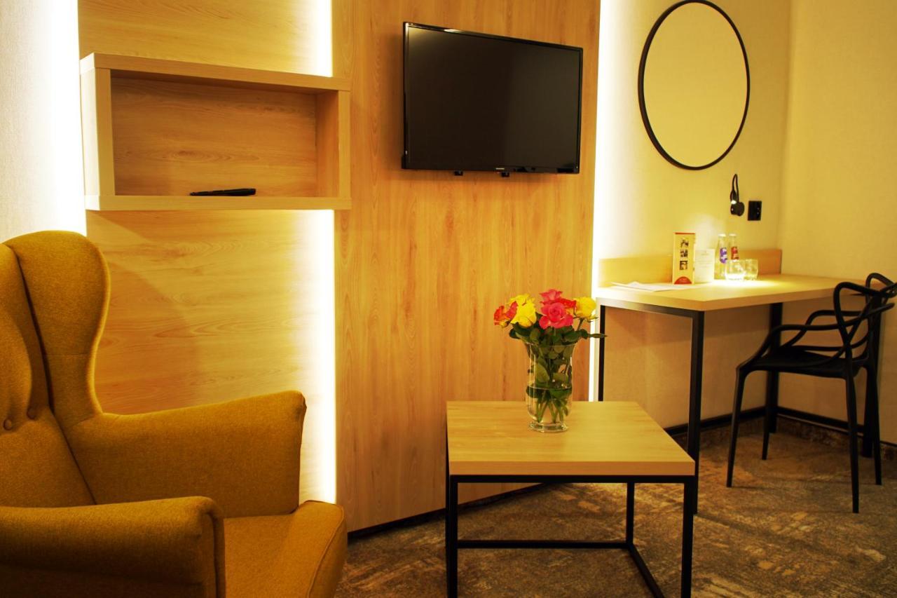 Hotel Relax Kety  Bagian luar foto