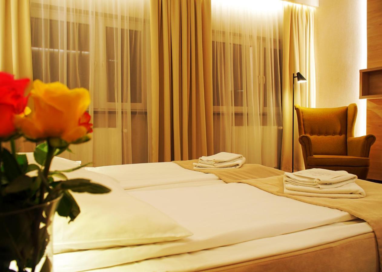 Hotel Relax Kety  Bagian luar foto