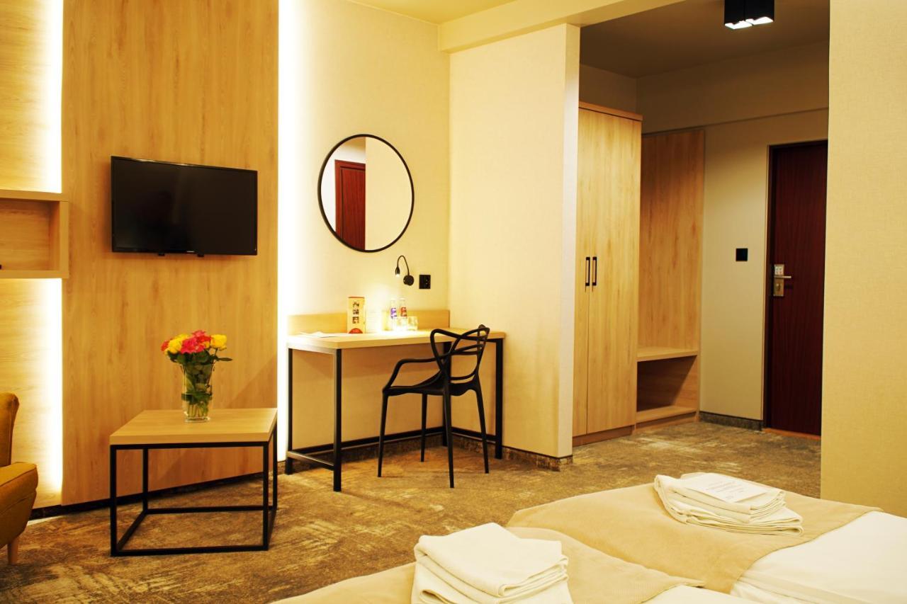 Hotel Relax Kety  Bagian luar foto
