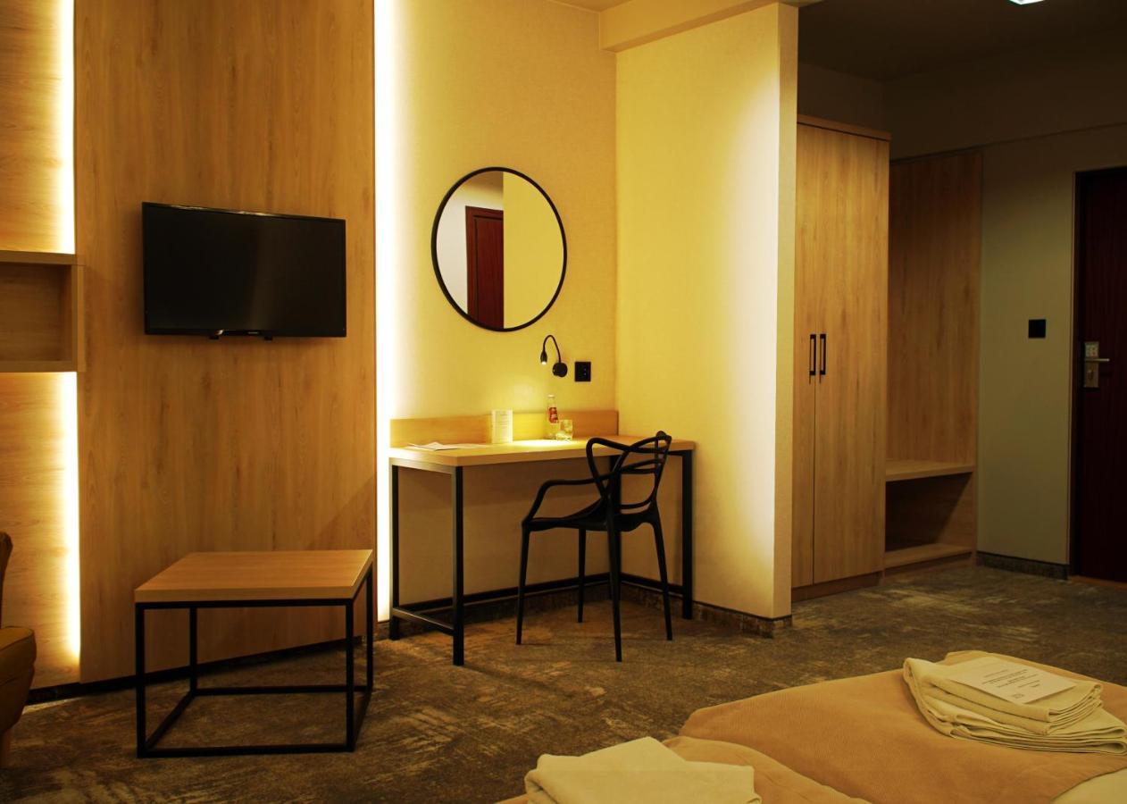 Hotel Relax Kety  Bagian luar foto