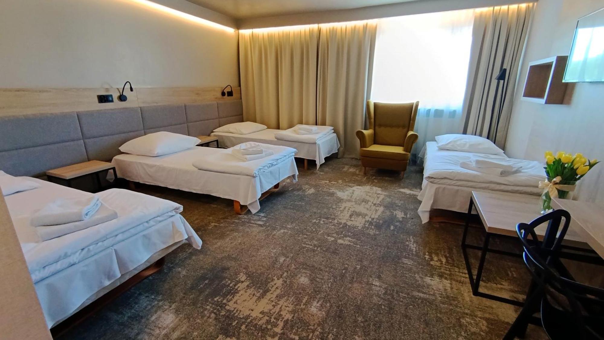 Hotel Relax Kety  Bagian luar foto