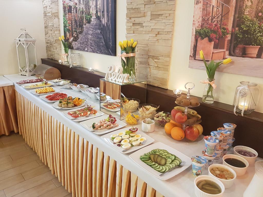 Hotel Relax Kety  Bagian luar foto
