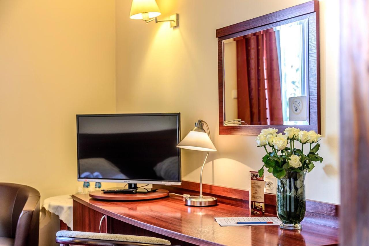 Hotel Relax Kety  Bagian luar foto