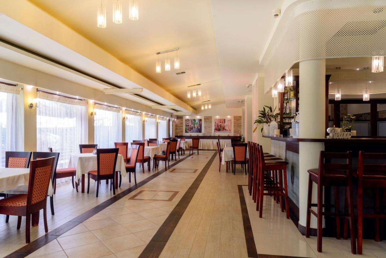 Hotel Relax Kety  Bagian luar foto