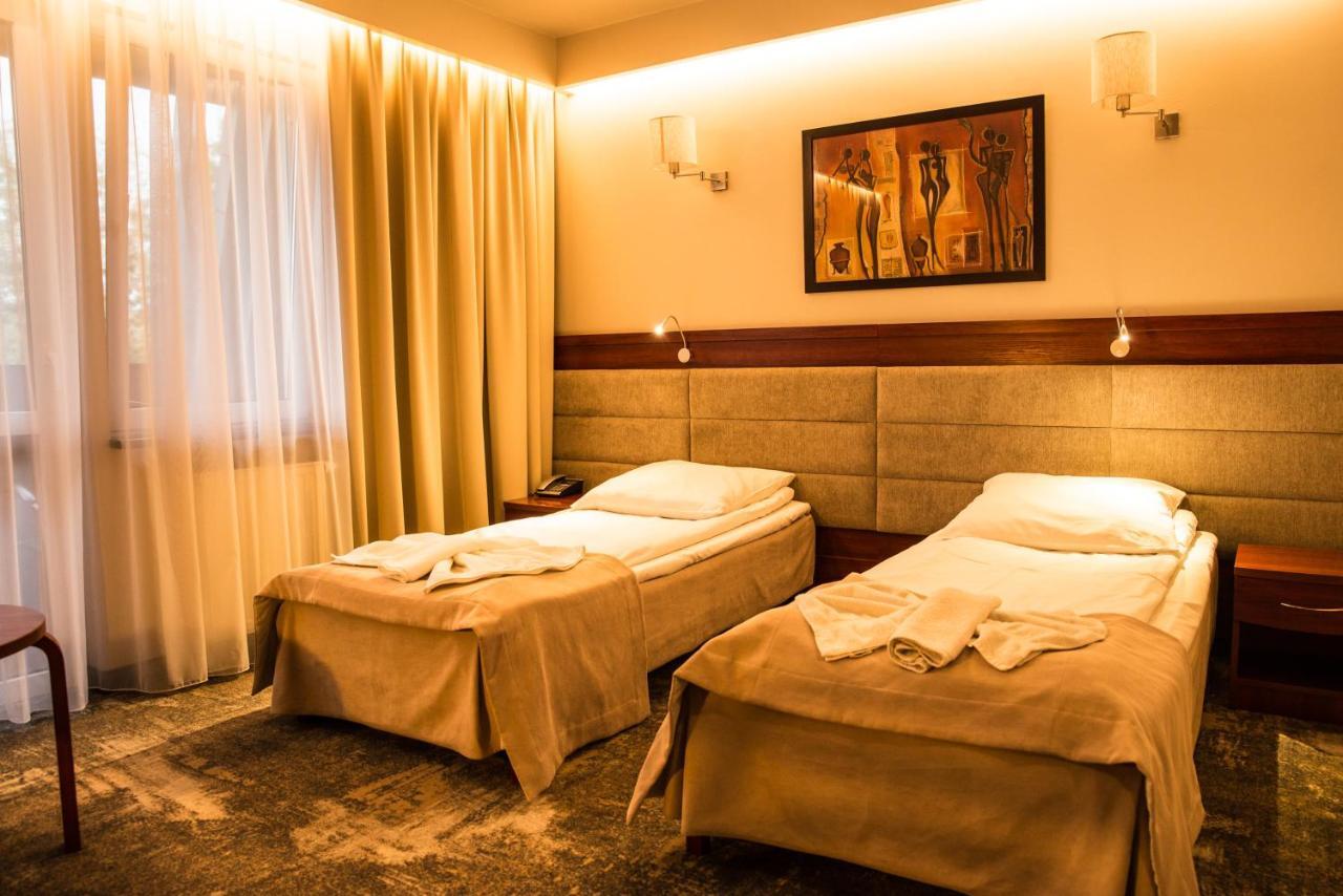 Hotel Relax Kety  Bagian luar foto